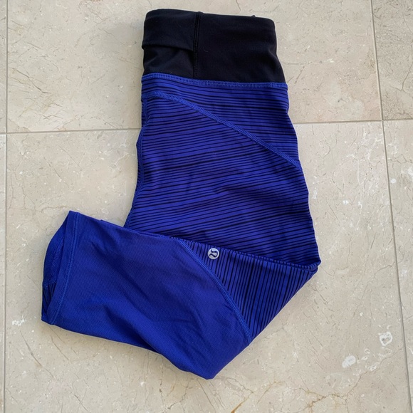 Lululemon Run For Fun Crop Leggings Blue And Black Striped with Blue Mesh RARE - Picture 2 of 10